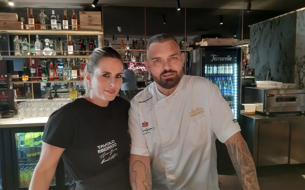 Napoli: da Marcello Fontana alla Pizzeria Tavolo Riservato fritti di gusto e impasti croccanti
#pizza #pizzeria #pizzerieanapoli #napoli #vinodabere 
vinodabere.it/napoli-da-marc…