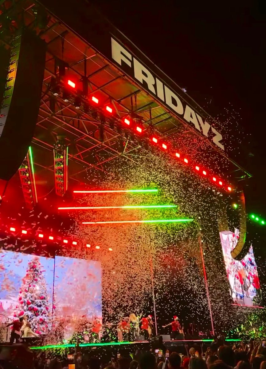 MeIAmMiiiichele's tweet image. Mariah made it snow again in Sydney, Australia!!! #ItsAlmostTime 🎄🎄🧑‍🎄🦋