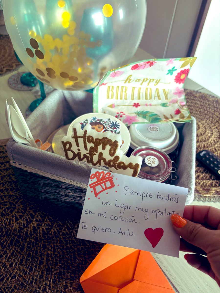 Cookiis8410's tweet image. Mi despertar estuvo llenito de cariño. Gracias mi @hablasconrosa por tu cariño y a mi @OjosDor4dos por prepararme esto tan delicioso. 

Pdta: ya se acabó 🫣🥰❤️