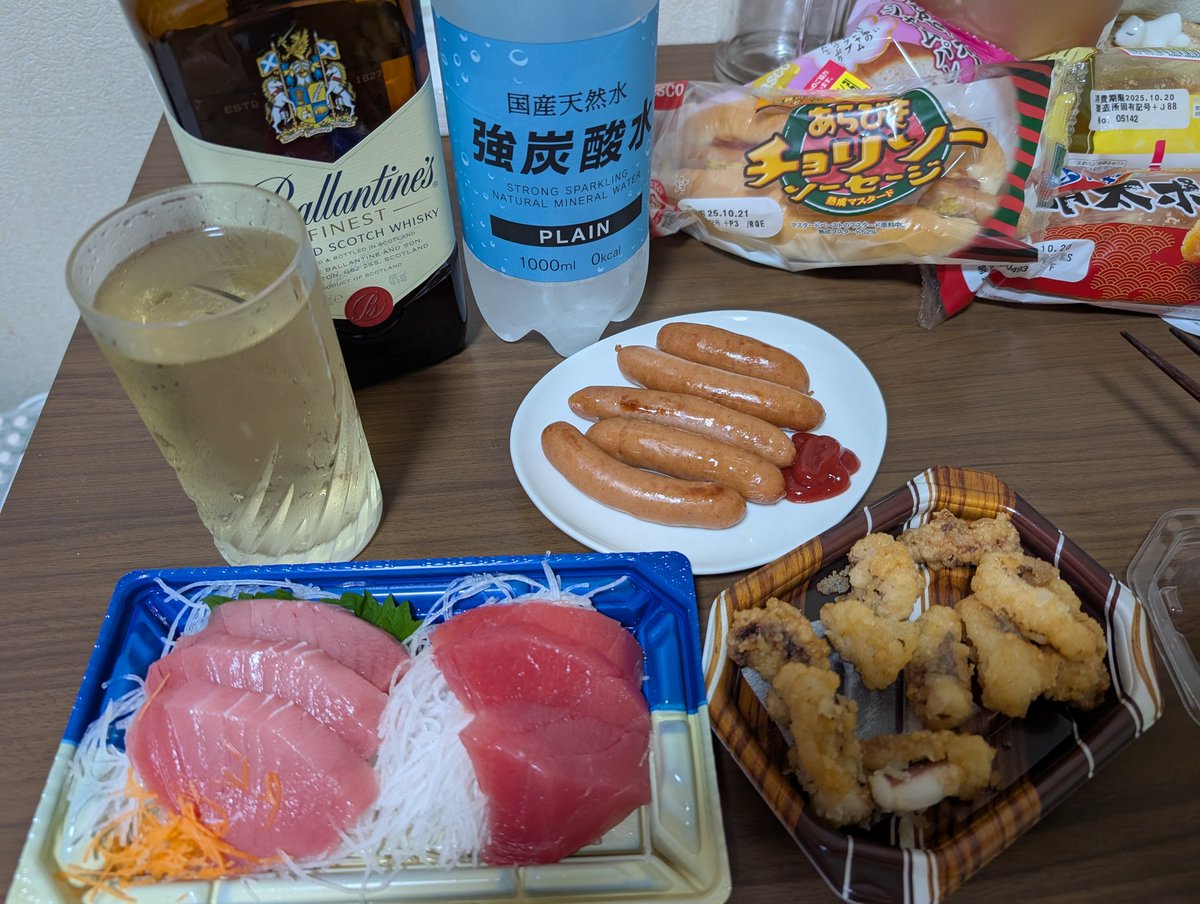 大連から日本に帰国したら妻が熱を出たのでイオンに風邪薬を買いに行きました
食料品売り場
4ヶ月半ぶりに見るイオンの半額品
大連の越市でマグロの刺し身は見たことない、売ってない
中国香辛料なしソーセージは中国では高いから安く感じる
買い買い買いだよね
感動の強炭酸水
なんだか物価ボケするね