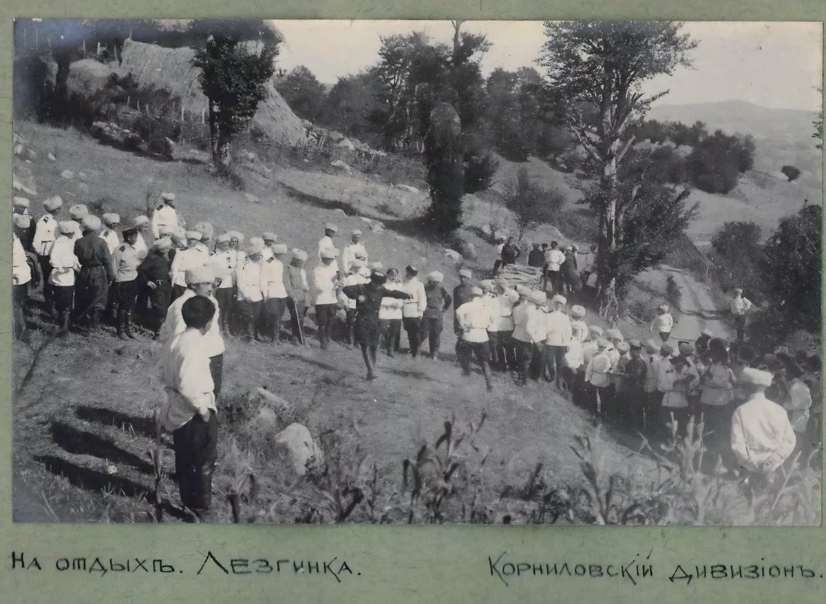 PREPORUKA 

Pre tačno vek, belogardejci su preko planina probili put od Vranja do Bosilegrada, 70 kilometara, ručno 🚀 To bi i danas sa mašinama bio podvig. Put je u funkciji. Ovo je žurka 🙃, fotkali su i radove, predivnu arhivu sam dobila 👇 share.google/vF5YV2XV2Z8RXk…