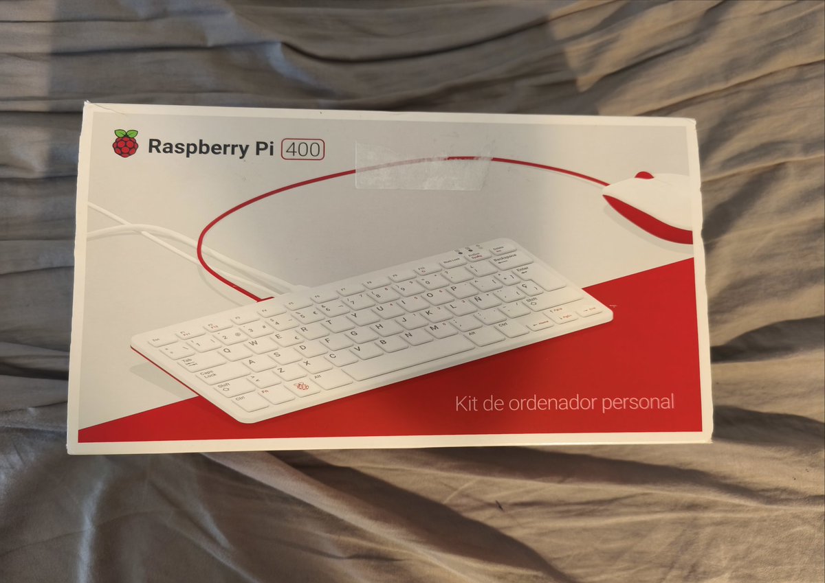 tomasantunes89's tweet image. I bought a raspberry pi 400. I have no idea what I'm gonna do with this but it was too good to pass.