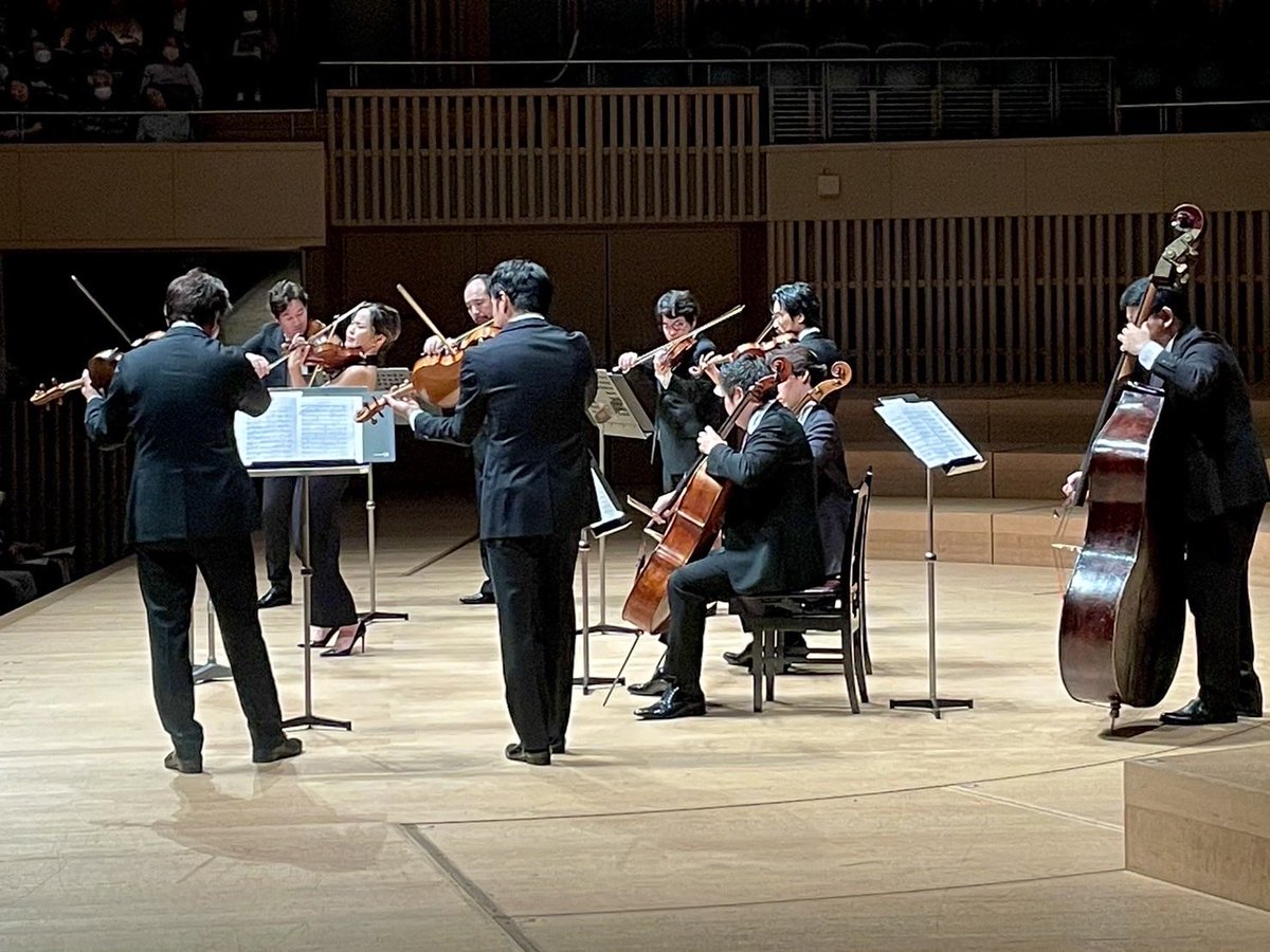 【#神尾真由子】
神尾真由子&amp; #N響 メンバーによるアンサンブル四季（ヴィヴァルディ）×四季（ピアソラ）にて、第29回 京都の秋 音楽祭に登場🍁#大宮臨太郎 さんをリーダーとするN響の皆さんと、哀愁漂わせながらも力強いアンサンブルを繰り広げました！御来場ありがとうございました😊
#京都ミューズ