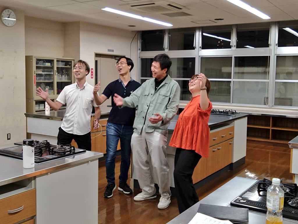 明日はいよいよ早稲田大学ホームカミングデー内稲門音楽祭に出演します🌾
コンテストとは違う、少しリラックスした雰囲気で存分に楽しみたいと思います👏
それにしてもみんないい顔で歌う‼️

カルテットでもコーラスでもビタッとハモる自慢のグループです…🥺❤️