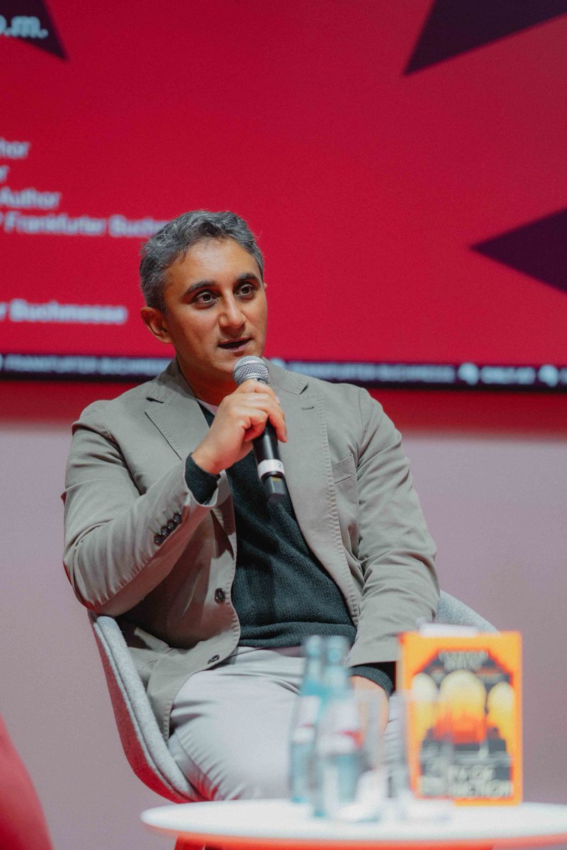 TheTagoreCentre's tweet photo. .@thetagorecentre & @eoiberlin spotlighted contemporary Indian fiction at #FrankfurtBookFair 🇮🇳📚🇩🇪
@VaseemKhanUK, Ram Murali & @TrishaSakhlecha joined Claudia Kaiser, VP at Frankfurt Buchmesse, to discuss the evolving Indian genre fiction.
#IndiainGermany #IndianLiterature https://t.co/Jrf69F0Ksc