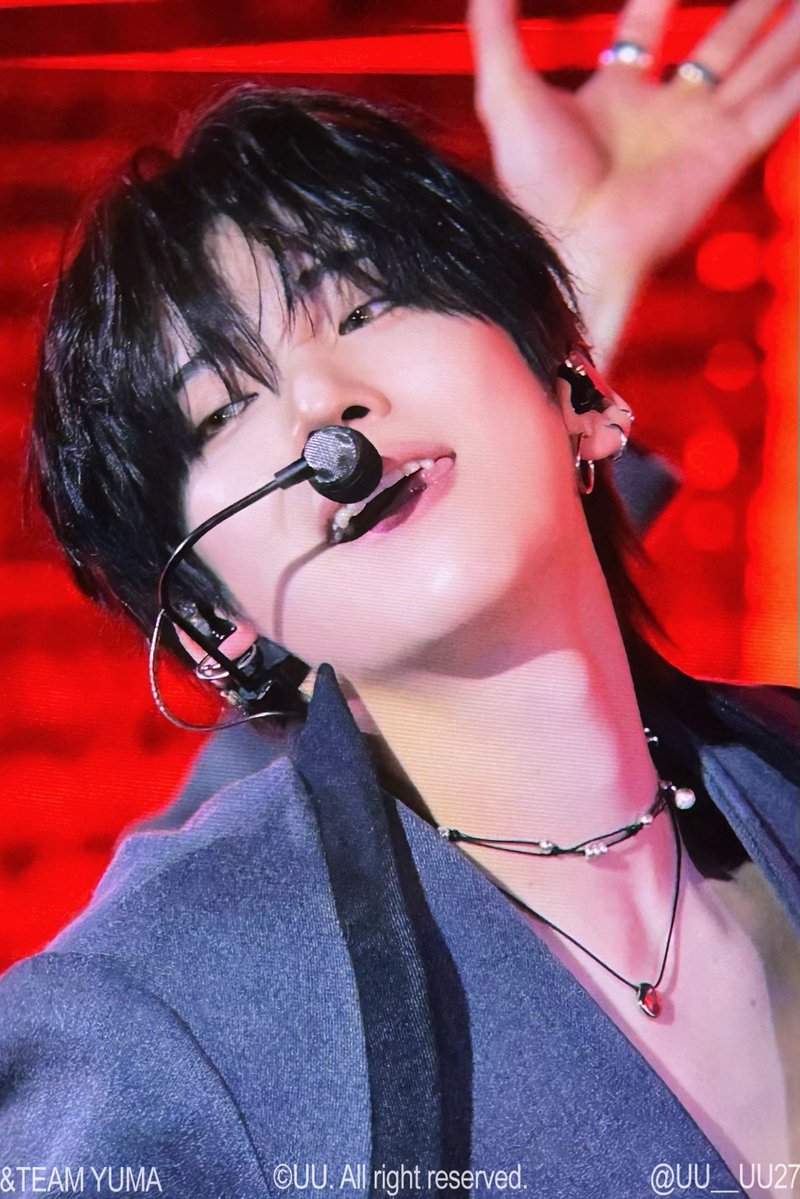 와 오늘 호박색 렌즈 끼니까
되게 구미호 같고....
순식간에 홀릴 것 같음