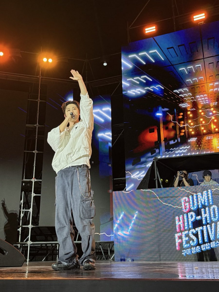 #bcut
구미 청춘 페스티벌🎪 
오늘 즐겁게 공연 즐겨줘서 고마워요🔥
덕분에 너무 재밌었어요!!
같이 열창해준 🆔들도 고마워요❤️ 
조심히 들어가!!👋
#BI #비아이 #131LABEL