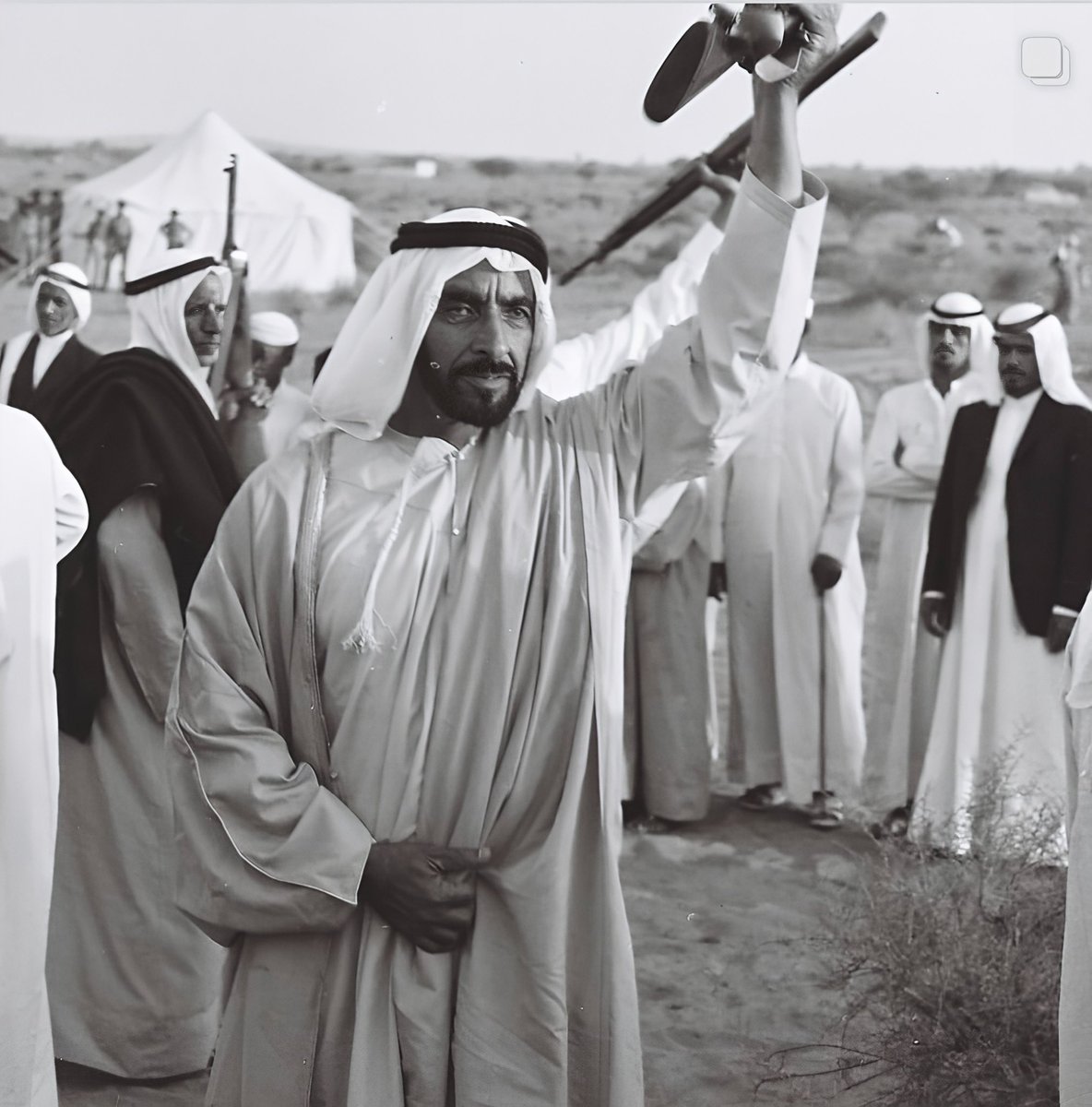 اللهم إنّ زايد كان خيرَ الأب، وخيرَ الحاكِم اللهم أكرمهُ في جنّةِ الفردَوسِ الأعلى كما أكرمَنَا في الأرض ..

#زايد_بن_سلطان