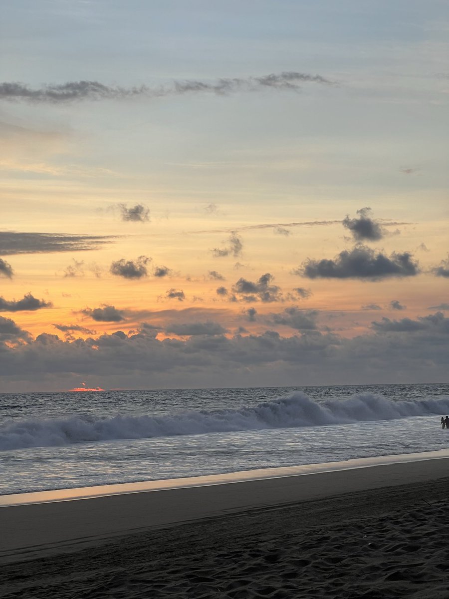 Me urge traer a mi wey aquí.