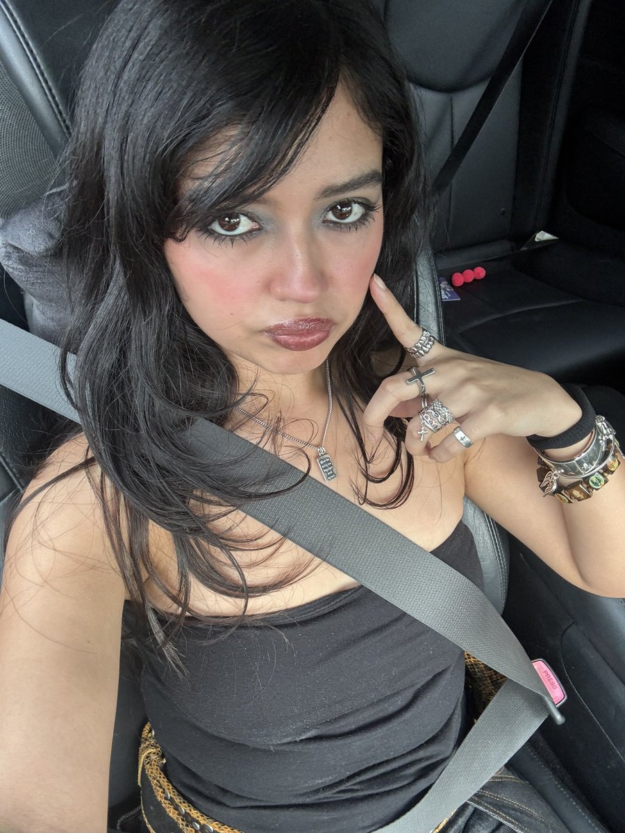 draculaura tweet media