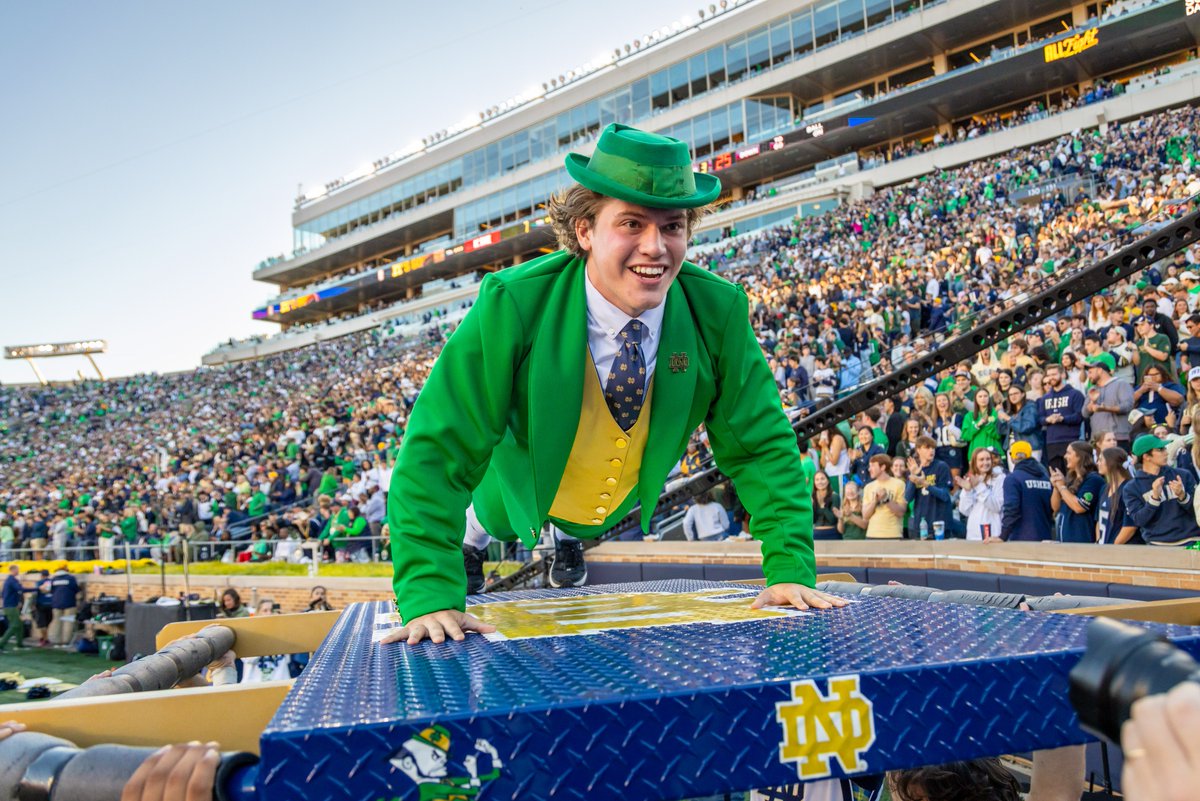 How many touchdown pushups are we doing tonight, everyone? ☘️ #GoIrish
