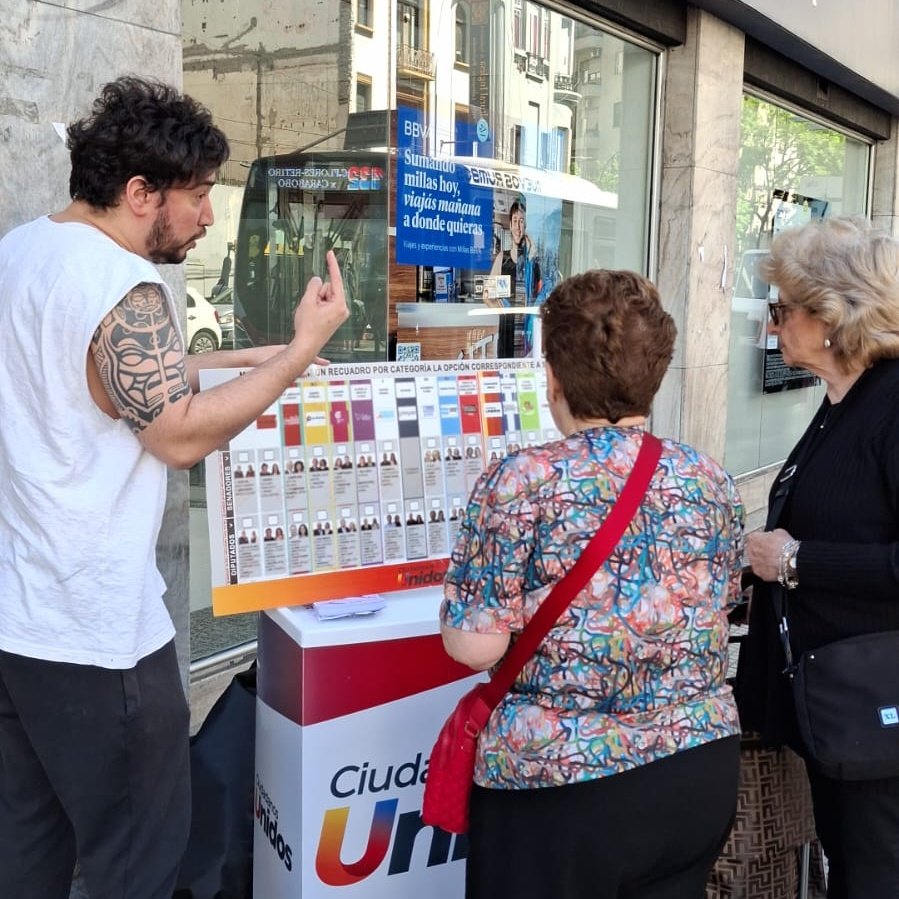 🟠 I EN LA CIUDAD HAY OTRA MANERA

Este 26 de octubre en la Ciudad Autónoma de Buenos Aires hay otra manera y es Unidos.

Es con Graciela. Es con Martín. 

#HayOtraManera