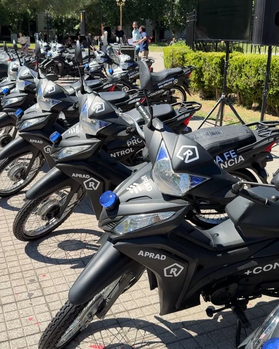 Las mismas motos incautadas a los narcos, que antes dormían en los corralones, ahora van a patrullar las calles de los municipios y comunas de nuestro departamento.

Es usar el sentido común y transformar lo que generaba inseguridad en prevención: lo que antes se usaba para hacer