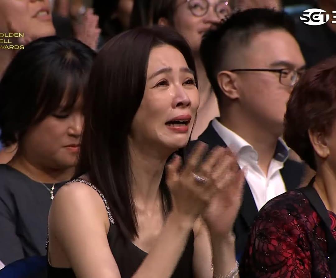 半夜陷在女同的世界睡不著🥵