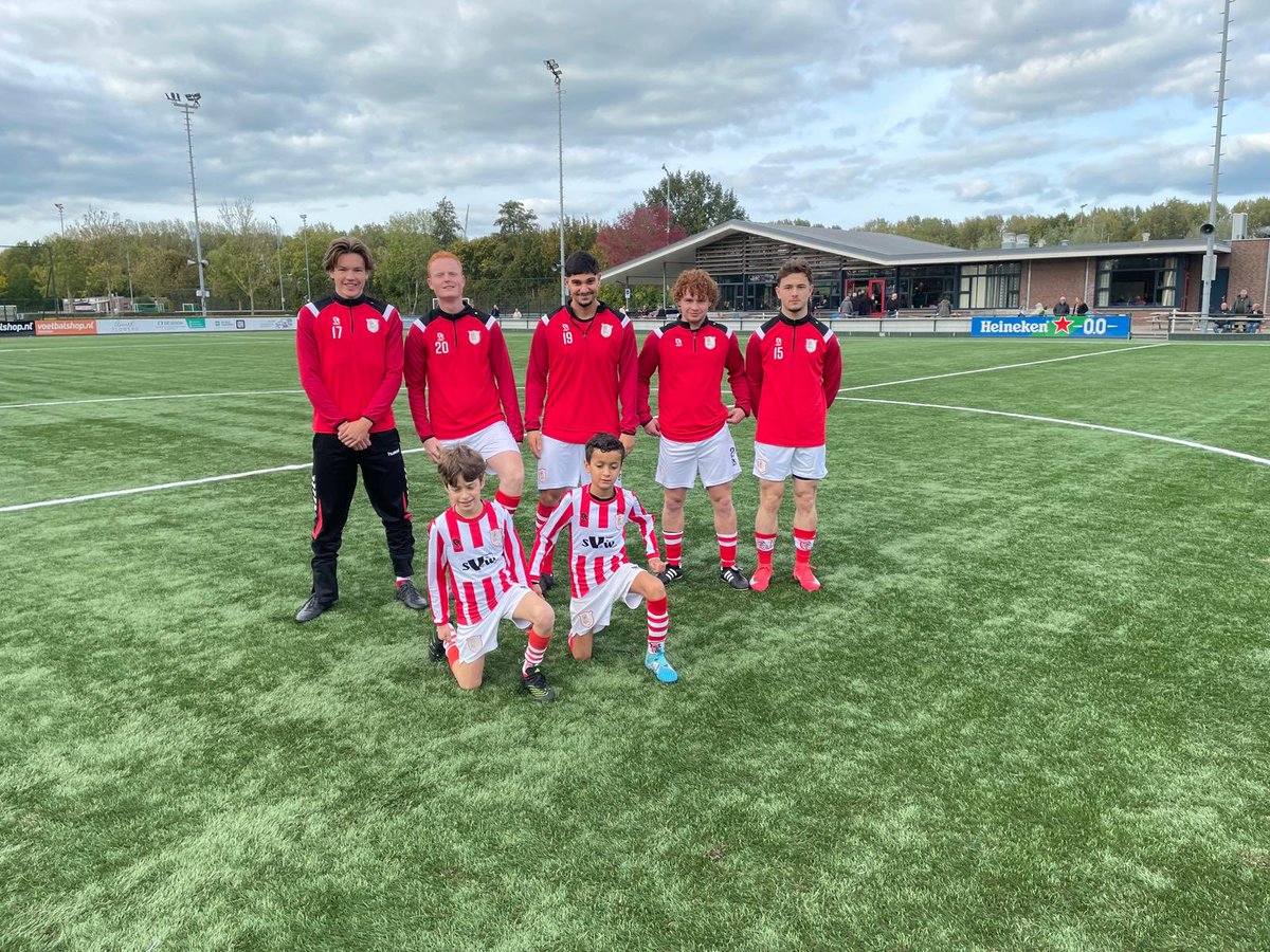 Onze ⁦<a href="/gvvsvw/">SVW</a>⁩ bank vanmiddag uit 0 23 en 0 19…bekerwedstrijd tegen 4e div Achilles Veen.Mauro,Vince, Osman, Noah en Efe  (plus keeper Thom )#toekomst