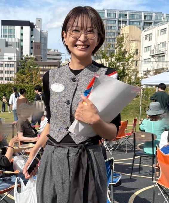 おしゃれな服を着ているさとうさおり