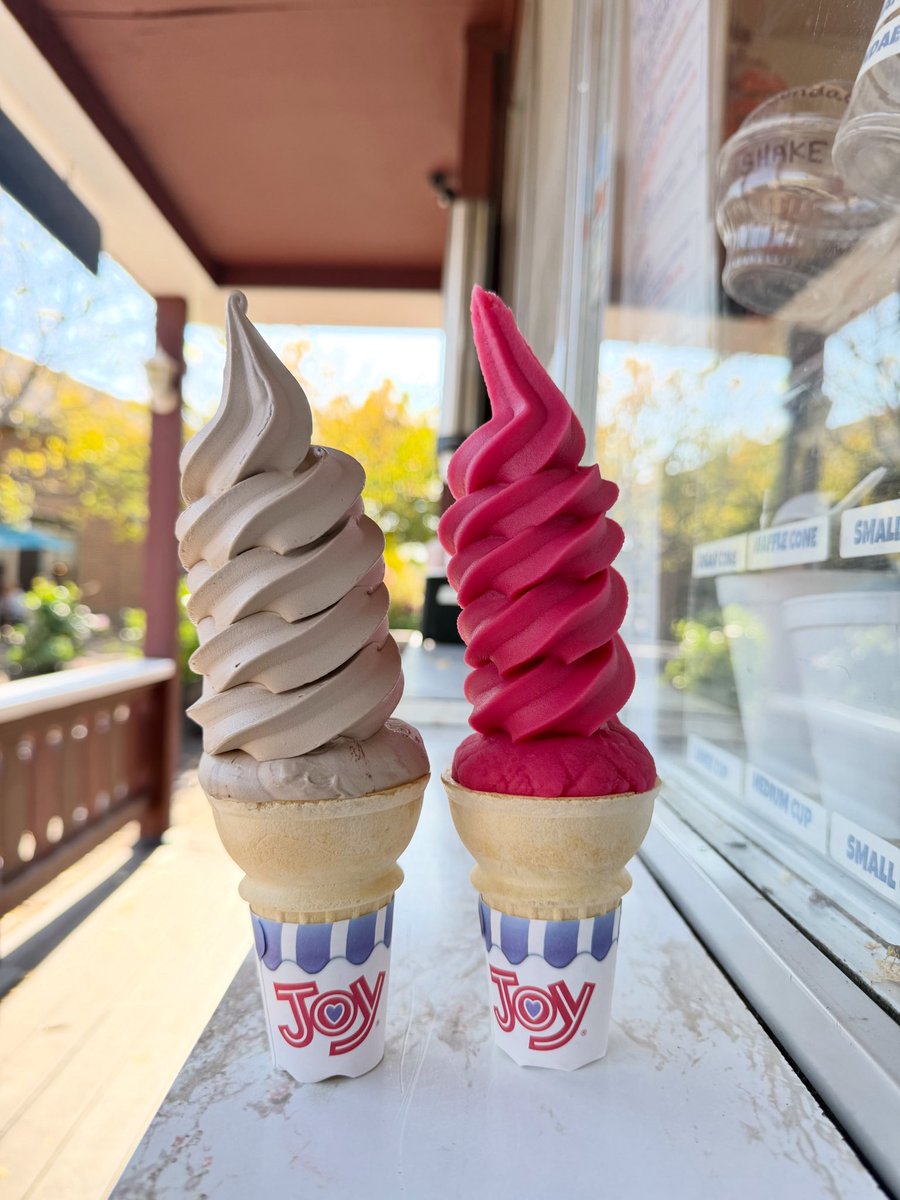 Chocolate Mint &amp; Pomegranate Dole Soft Serve are the flavors of the day for Saturday 10/18! 

Order online ➡️ cupandconewbl.com

Order over the phone 📞 651-426-1498

Order at the windows until 9pm!