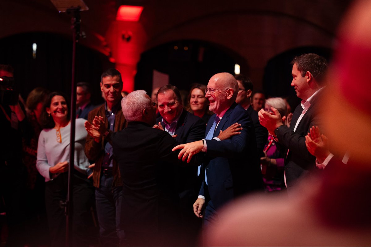 F__Timmermans's tweet photo. Het PES Congres in Amsterdam zit erop. Goed om progressieve vrienden uit heel Europa te zien en spreken.

Samen bouwen we aan een samenleving die eerlijker en gelijkwaardiger is, in Nederland én in Europa. Samen vooruit! 🇳🇱🇪🇺 #PESCongress2025 https://t.co/6fumBGapzX