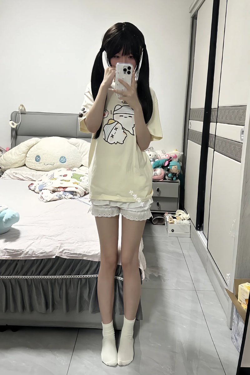 NancyHerna36275's tweet photo. 我会一直盯着你 直到你爱上我
#反差 #对镜拍 #女高中生 #小白袜 https://t.co/t8TMoKdZ22