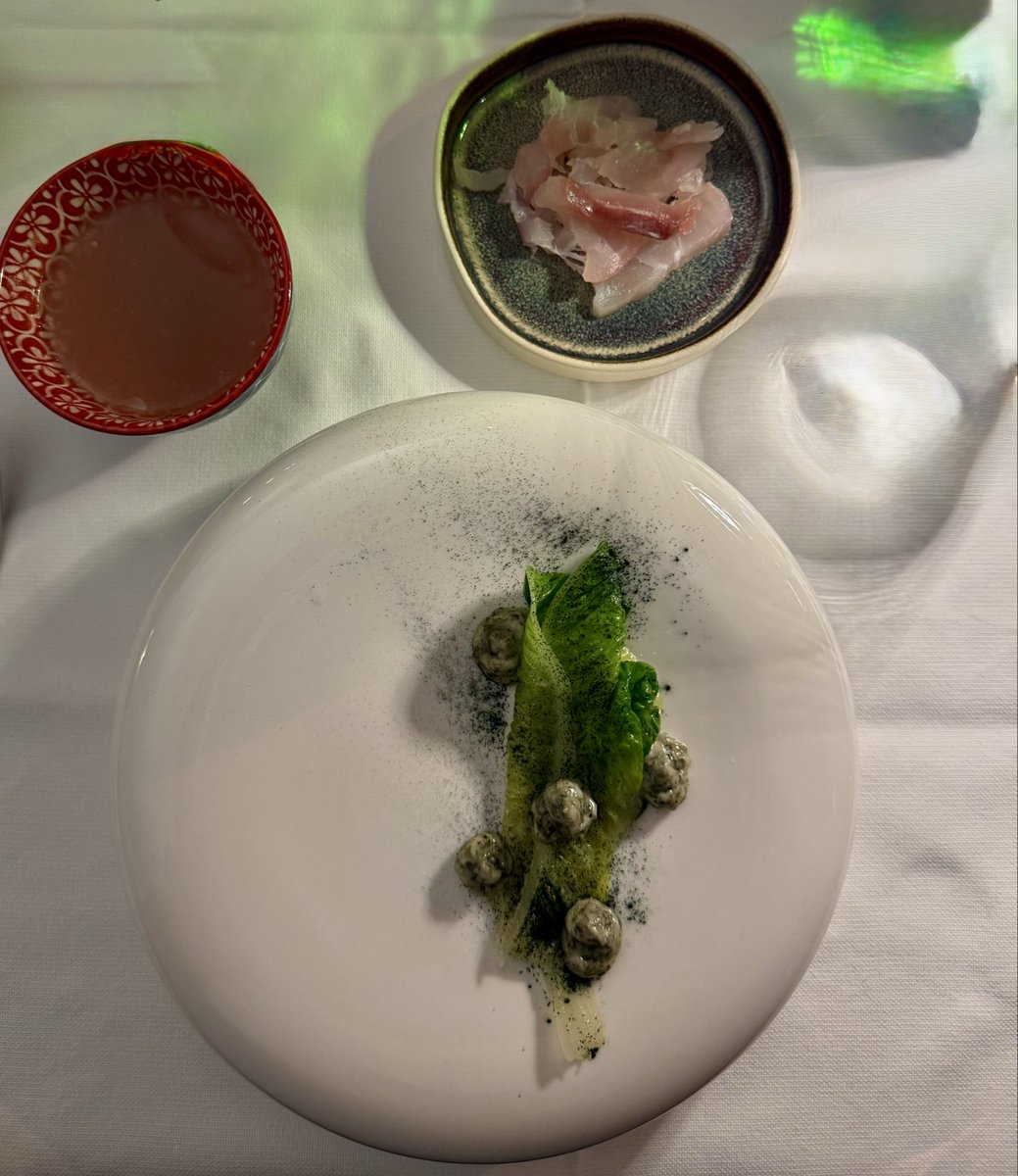 gatschrunner's tweet image. Il ristorante #Ego a Trieste: creativo, motivato e pieno di passione.
Lo chef Michele e il proprietario Roberto reinterpretano la cucina friulana con fantasia, trasformando i sapori tradizionali in piatti sorprendenti. Ogni creazione è un piccolo capolavoro.
