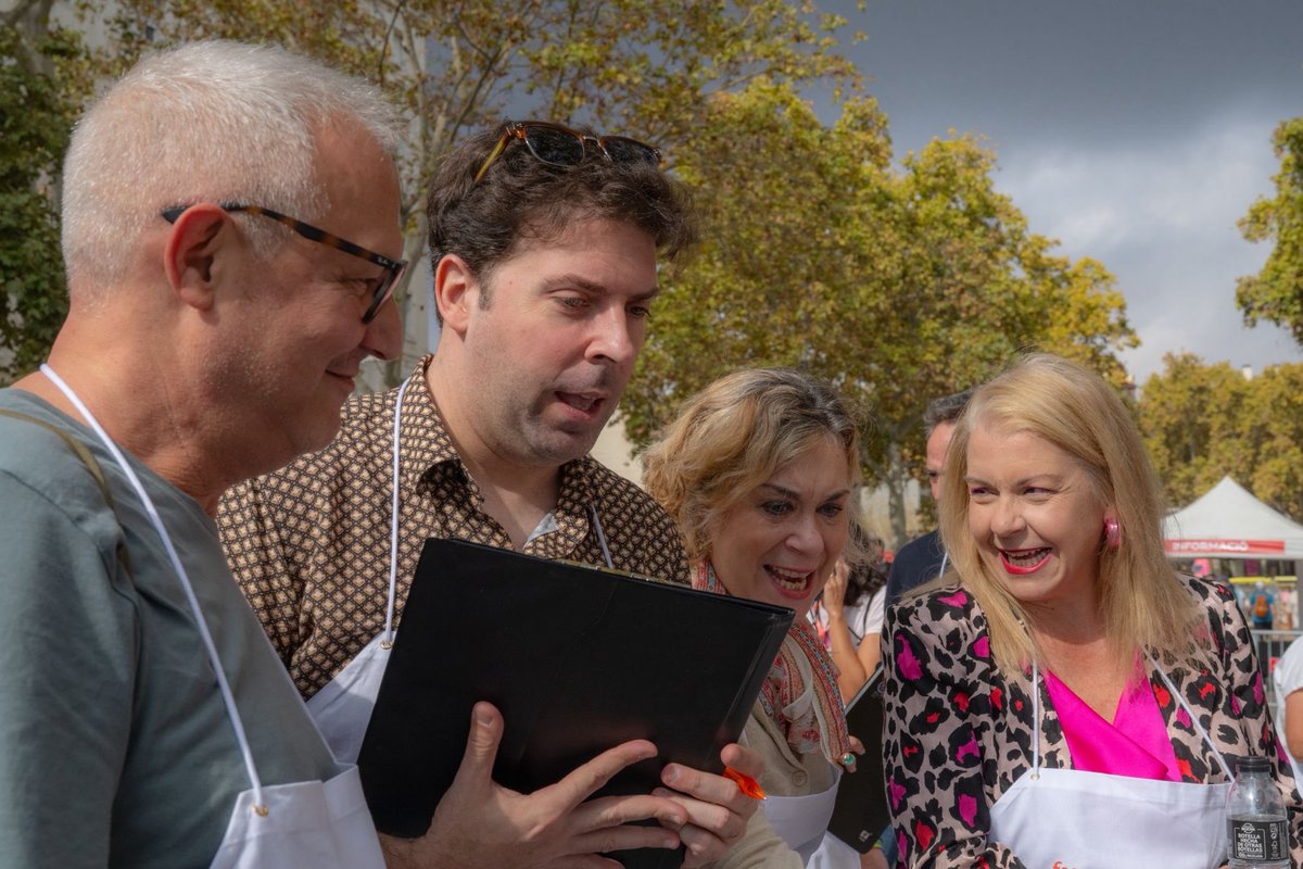 Premis III Concurs solidari Fem Paelles a la Rambla:

🏆 1r: “Paella de Tardor”
🏆 2n: “Del bosc a la taula”
🏆 3r: “Arròs de Costa”
🏆 Paella més Ramblera: “Paella Manel”
🏆 Premi del Públic: “Paella de Temporada”

Gràcies al jurat: Sergio Torres, La Cubana i <a href="/wineandthecity/">Wine and the City</a>.