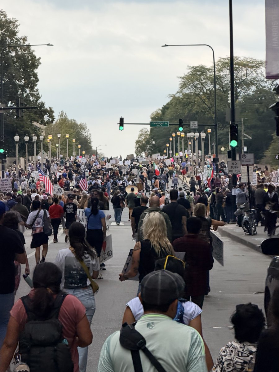 jepaco's tweet photo. Epic! Just the crowd walking to the rally
#NoKings #HandsOffChicago https://t.co/4ToDnvXVvw