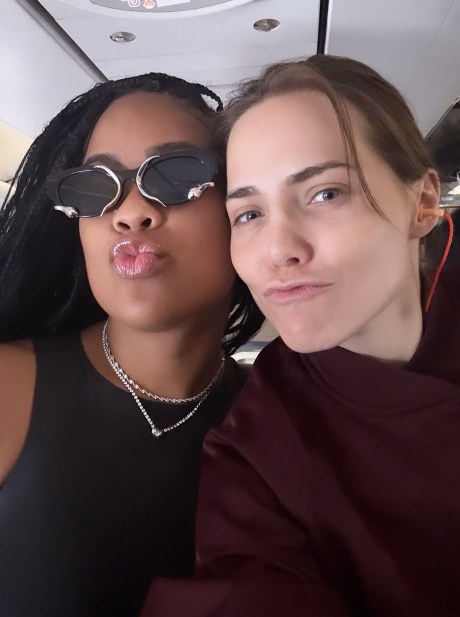 Beijos meus e da <a href="/marvvila/">MARVVILA</a> pra vcsss 😘✈️