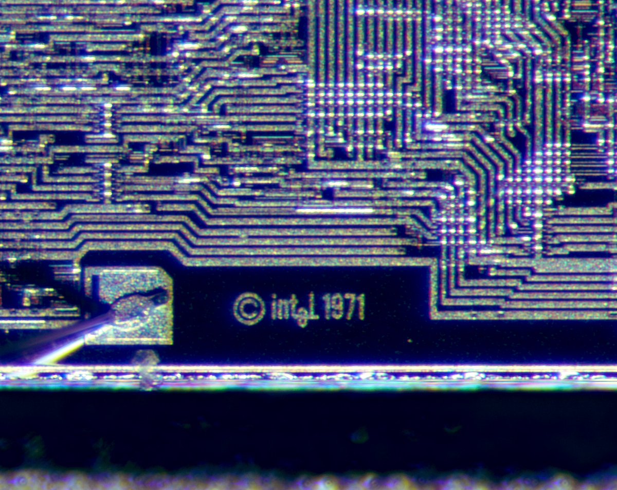 duke_cpu's tweet image. The #Intel i8008!
Designed in 1971, launched in April 1972.
The design team was (almost) the same as for the i4004. Next to F. Faggin, T. Hoff, S. Mazor, a new member joined: Hal Feeney. His initials (HF) are eternally perpetuated onto the die!
(5/n)
