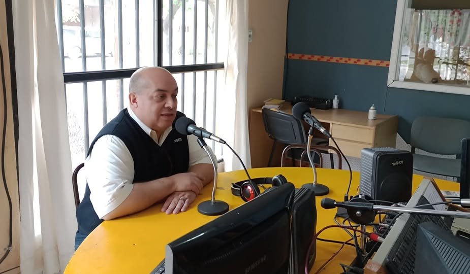 gyllanes's tweet photo. FM Pehuenche Alvear
"No podemos permitirnos retroceder en nuestros derechos adquiridos"
Gustavo Yllanes, referente del PJ local, visitó los estudios de Pehuenche, con motivo de celebrarse ayer el "Día de la Lealtad Peronista" https://t.co/0RXYrSg0Uu