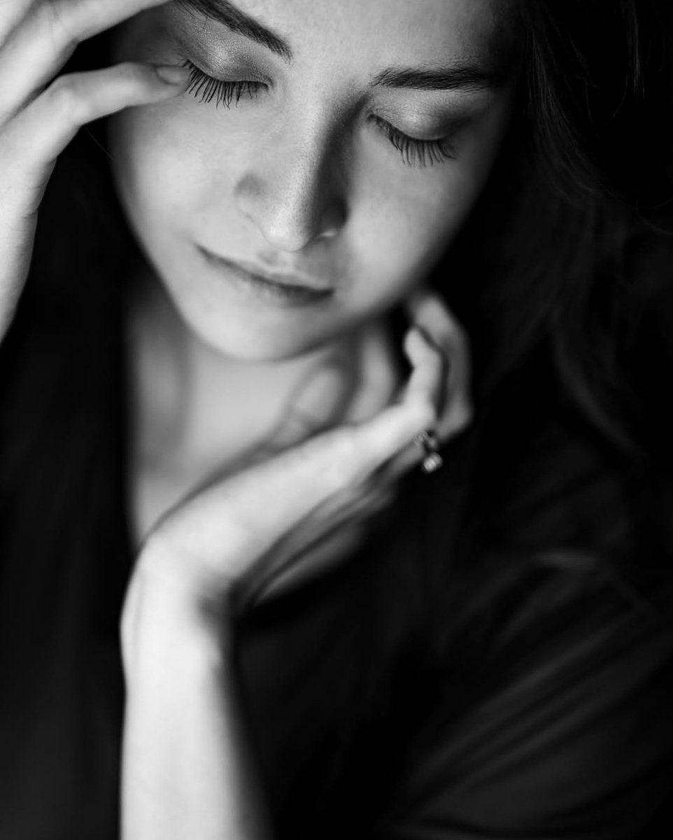 ❀ ᭄
ْ

- تخيَّل
أني في هذهِ البقعةِ الجُغرافية البائسَة
وَ بهذا الجسد النَحيّل الذي يتصبَّبُ عَرقًا
وَ بالرغم مِنْ
السُعال الذي يُهشم قفصي الصدري
وَ لهيبِ الحمىٰ الذيّ يأڪل أحشائي
وَ خفقان قلبي وَ ظمأ فمي
تخيَّل برغم هذا ڪُله
 لا زلتُ أُحِبُّك
.
.
.
.
.  
#وَردھ