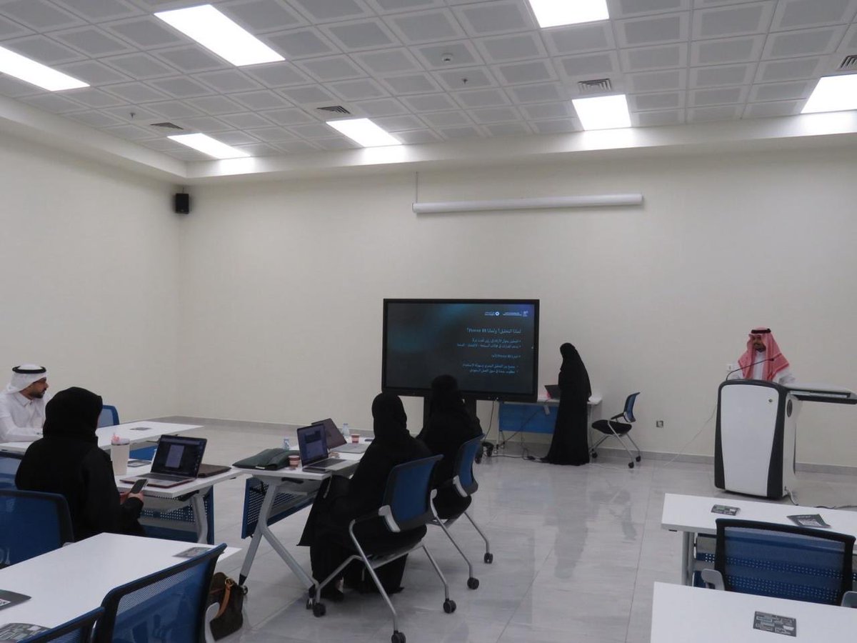MediaCenterUJ's tweet photo. أقام مجتمع رؤى البيانات بقسم نظم وتقنية المعلومات بـ #كلية_علوم_وهندسة_الحاسب الفعالية الختامية لمسابقة «وطن يُرى بالبيانات»، والتي تهدف إلى تنمية مهارات تحليل البيانات وتوظيفها في المجال السياحي لخدمة الوطن. شهدت المسابقة مشاركة الطلاب والطالبات الذين قدّموا مشاريع مبدعة وتكريم الفرق الفائزة وسط أجواء تنافسية مميزة. 

#جامعة_جدة || #الاختيار_الأول_لقادة_المستقبل