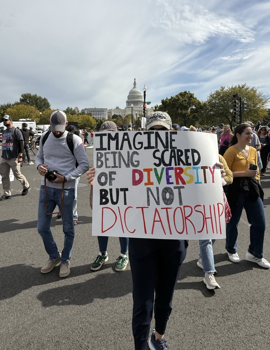 FightForAUnion's tweet image. America DOES NOT and will NOT EVER have a king #NoKings