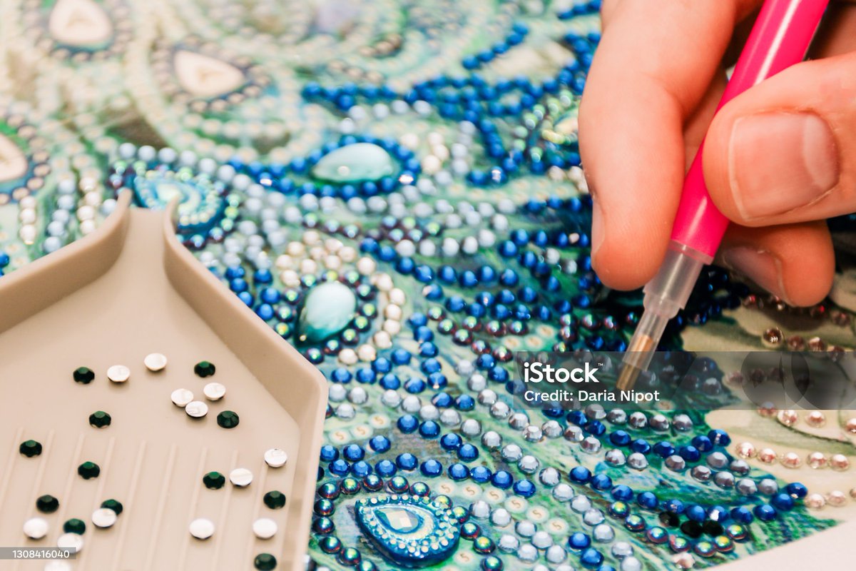 thecraftinglife's tweet image. Keep your diamonds in line! 💎 A tray kit keeps drills tidy, easy to grab, and your workspace mess-free — so you can focus on creating sparkle, not chasing gems. ✨

#DiamondPainting #CraftTools #SparkleArt #DIYJoy