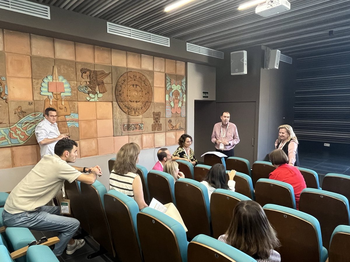 tarraga_ana's tweet image. Un congreso más de @AGE_Oficial aprendiendo, compartiendo y sumando más momentos a esta vida académica. Comunicaciones sobre #Groenlandia, #innovacióndocente con @_martapc y #LourdesMoro y reunión del @gge_age 
En @infouex (#Cáceres)📍Bravo por la organización @Geografia_UEX 👏🏻