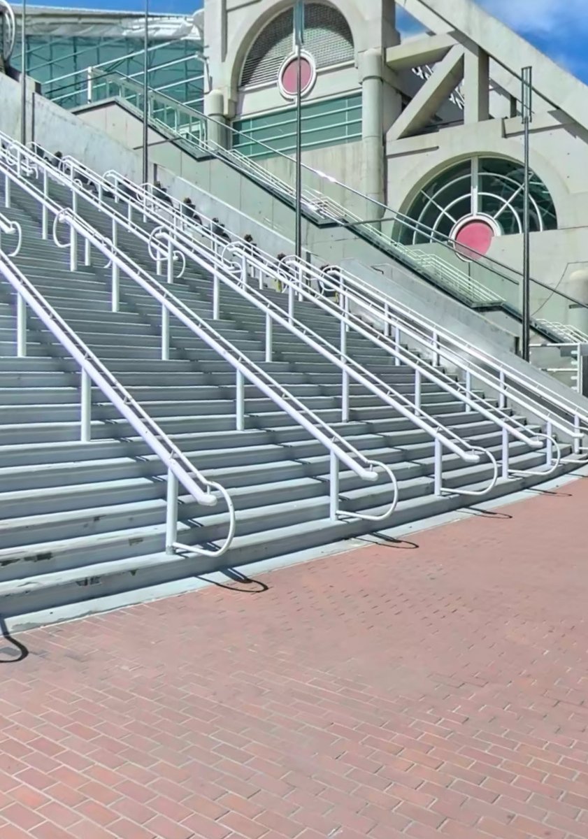 I’m gonna be hanging out here today at 1pm with Deja+ others! If anyone wants to say hey! 🗿