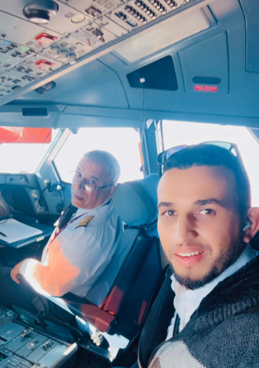 كتب خالد المتوكل عن والده الكابتن الطيار المدني محمد عباس المتوكل الذي اختطف اليوم من مطار عدن أثناء توجهه إلى القاهرة برفقة عائلته في رحلة علاجية 

يا من فردّت أجنحة السلام، وطرْت في كلّ بقاع الأرض،
وخدمتَ وطنك اليمن شمالاً وجنوباً، شرقاً وغرباً،
يا رجلًا مغوارًا، لا تخافُ إلا