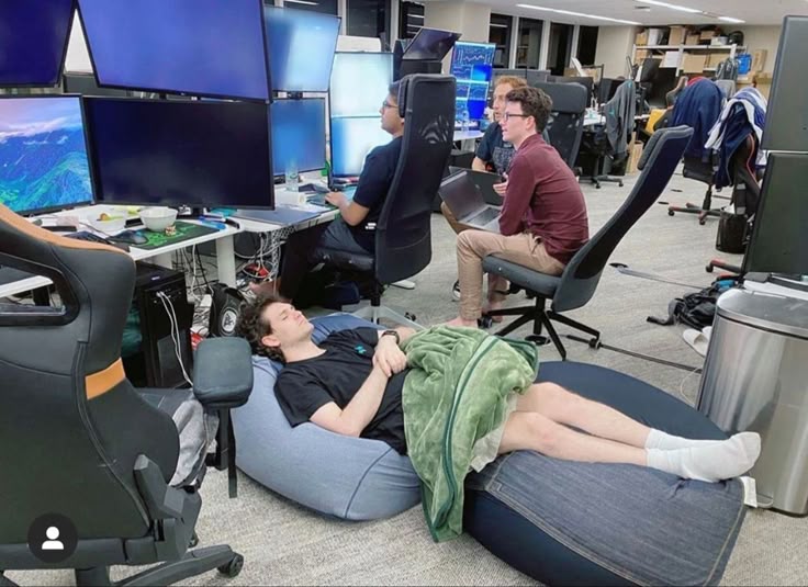 samirande_'s tweet image. The type of work environment I manifest for my tech bros