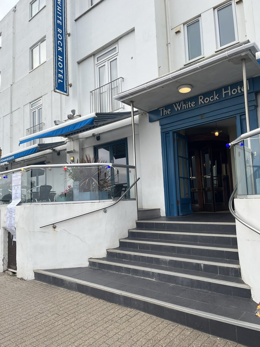 MartinKnight_'s tweet image. Off to see Graham Nash supported by Peter Asher. #Hastings