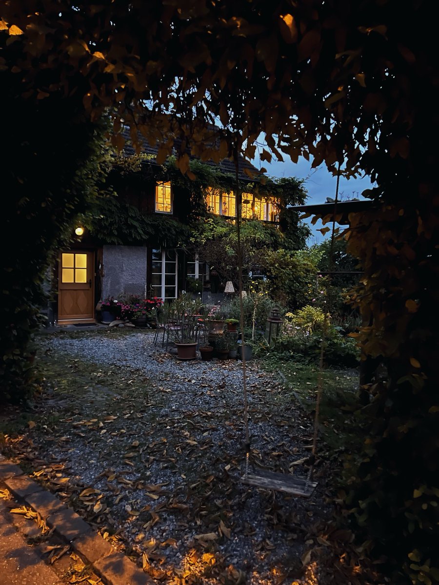 Living in Zurich is amazing because you can walk 20-40 minutes in one direction and you’re at tech labs like Google or RAI and if you walk 20 minutes in the other direction you’ll see incredibly cute hobbit houses like this. 🥰