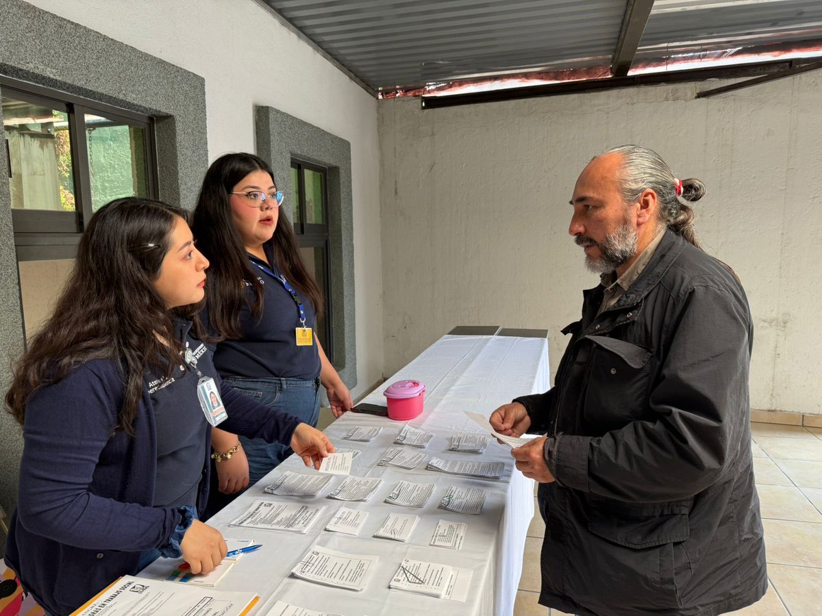 De manera conjunta el #IMSSPuebla 💚 con el Stirtt, 🎙️llevan a cabo Feria de la Salud 🩺, dirigido a sus agremiados, para una detección oportuna. Se realizaron acciones de PrevenIMSS, como medición de glucosa, aplicación de vacunas, peso y talla, así como el módulo de Atención al
