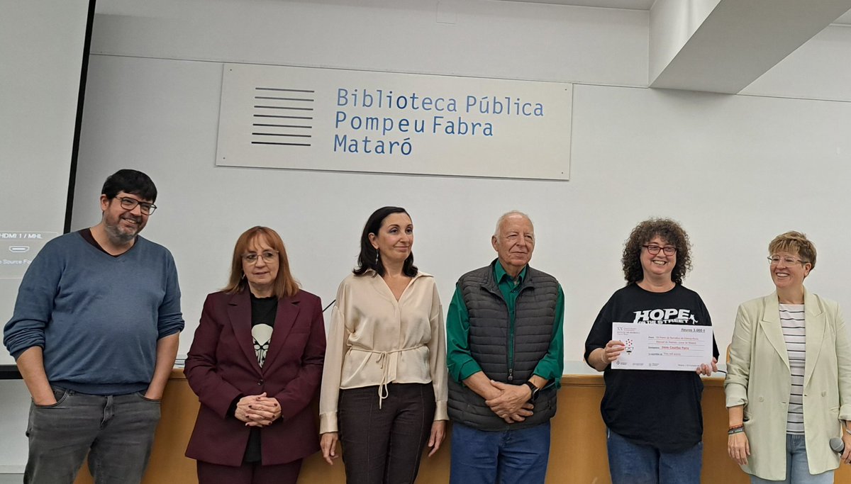 Avui ens hem desplaçat fins a Mataró per assistir a l'entrega del XX Premi Pedrolo Ciutat de Mataró.
El guardó ha sigut  per 'La rebel·lió de l'oblit' d'Irene Casellas Planas
que properament serà publicat per <a href="/PagesEditors/">Pagès Editors</a>