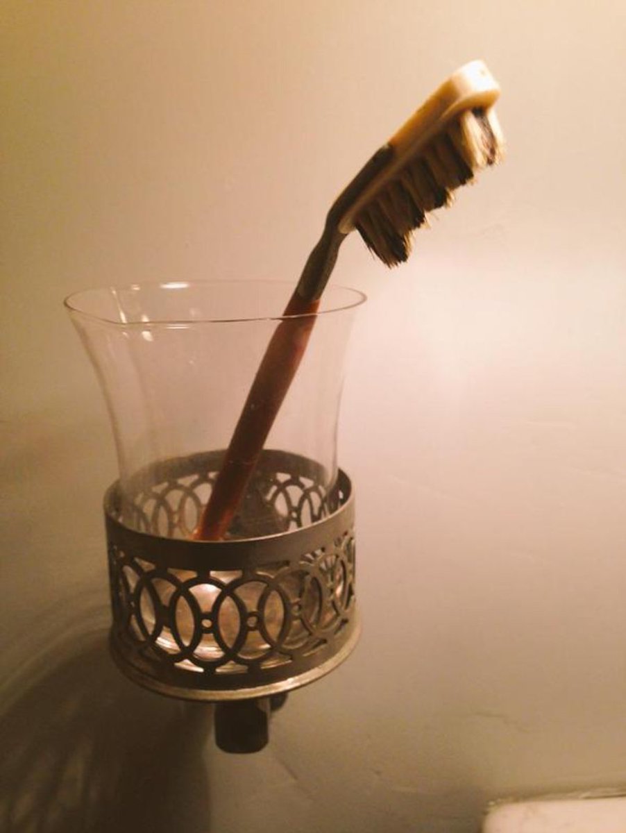 PianistTweet's tweet image. He is in my collection, of course. He watches over me while I struggle to play #TOOMANYNOTES 🤣🤣🤣

And here is a photo of his toothbrush!!