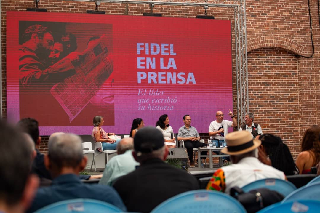 Fidel Castro: el líder que fue un "maestro periodista", según panel en Festival Granma Rebelde