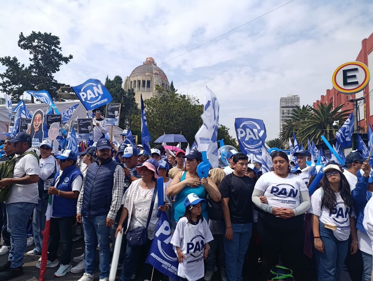 mauriciotabe's tweet image. Hoy demostramos que #EstamosUnidosMexicanos para defender a México de un gobierno de cuarta que solo le da más poder al poder.
Ya estamos en el punto de encuentro en el Frontón México y me da gusto ver a tantos mexicanos reunidos con una misma convicción: ser la @AccionNacional…