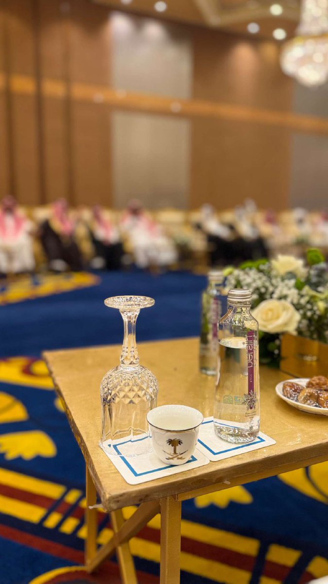 عمر التواضع مادفن قيمة إنسان
 وعمر التكبر ما عطى إنسان قيمه