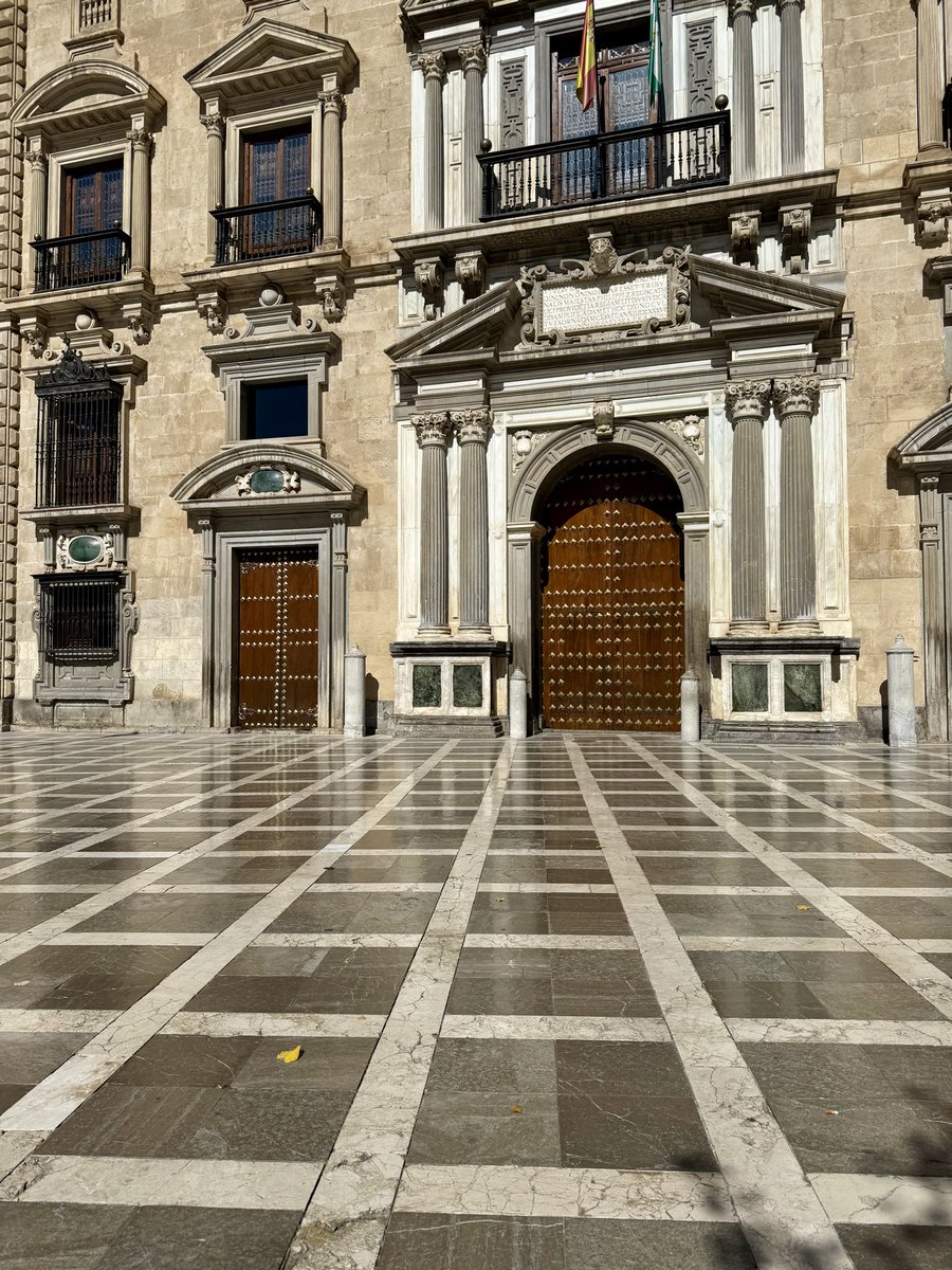 An autumn leaf. Royal Chancellery of Granada.