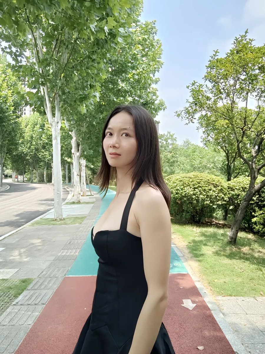 不戴眼镜也是骚母狗