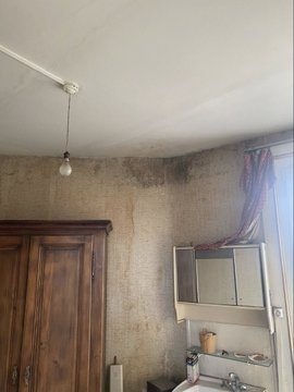nromanova122's tweet photo. Certains propriétaires osent proposer ce type de biens à la location. 😱

Si certaines personnes se positionnent dessus, c'est qu'il estime qu'il n'a pas besoin de travaux.

On a une pénurie de logements en France.
Si ce bien est situé dans un secteur à forte demande, il y a https://t.co/PVKpdhWPAL