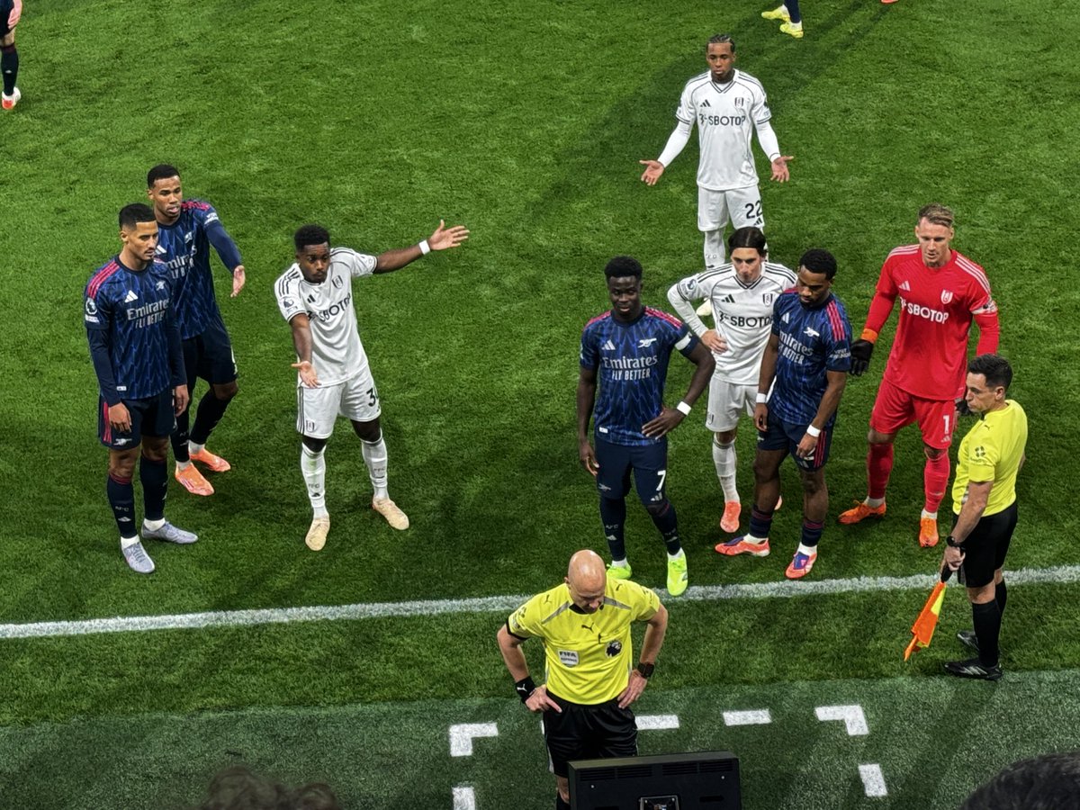 PhilEsh's tweet photo. VAR Summed up in one picture. @FulhamFC @premierleague @FulhamishPod https://t.co/HrAJMmOaPL