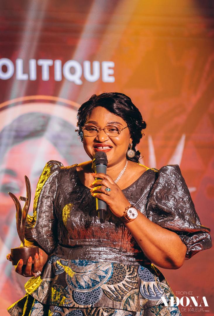 TropheeNDONA's tweet photo. #TROPHÉENDONA 1ère édition. 
Catégorie: Femme Politique : Gisèle Ndaya Luseba 
#portrait @TropheeNDONA @GiseleNdayaL
Connu dans sa casquette de ministre honoraire du genre, familles et enfants, 
Gisèle Ndaya Luseba est a l'initiative du mouvement Femmes Leaders et Vision Politique en République Démocratique du Congo, depuis 10ans. Dans un contexte politique où la femme est souvent relayée en second, GISÈLE NDAYA s'est engagé pour l'encadrement des femmes leaders qui aspirent à la vie politique, elle milite également pour la place de la femme dans le sphère décisionnel.  Présidente d'un parti politique CDTU, elle ouvre la voie à une participation plus active et influente dans le secteur politique et milite pour la  considération du potentiel qu'incarne la gente féminine et la jeunesse, pour la gestion de la Res publica.

Son action illustre parfaitement l’essence du Trophée NDONA : Femme de Valeur,  dans la Catégorie : POLITIQUE , pour sa fédération des femmes et hommes dans la vision politique.
#Femme #leadership #Politique @JulieNsuele @femmedafrique_